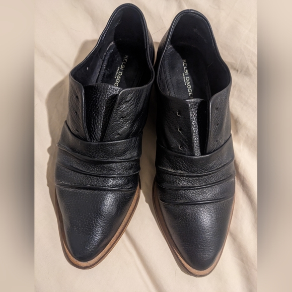 Kelsi Dagger Oxford Flat - Picture 9 of 10